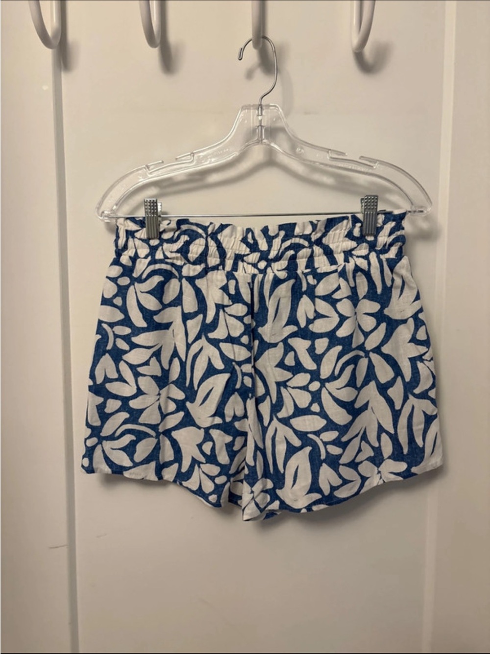 Bella Dahl Blue & White Leaf-Print High-Rise Shorts